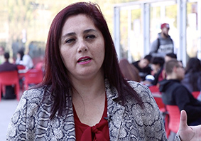 Investigadora chilena explica por qué una bolsa de plástico no se degrada ni a 10 mil metros bajo el mar