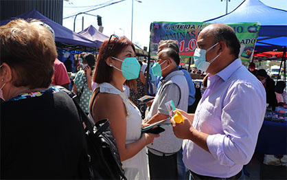 HERMAN SILVA ENTREGA APOYO EN TERRENO A LUCIA MORALES