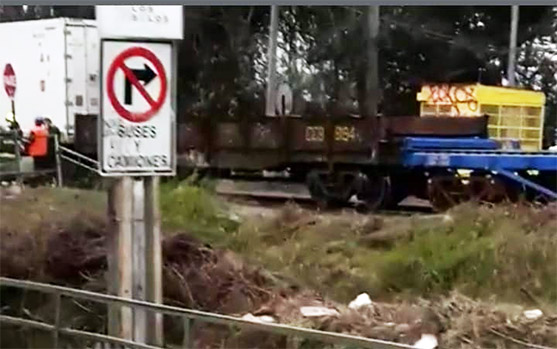 TREN DE CARGA COLISIONO VEHICULO EN EL PASO EL BOSQUE   
