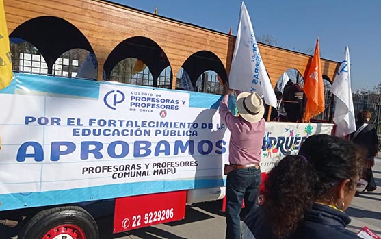 CULMINA CAMPAÑA DE APRUEBO CON BANDERAZO EN PLAZA MAIPU