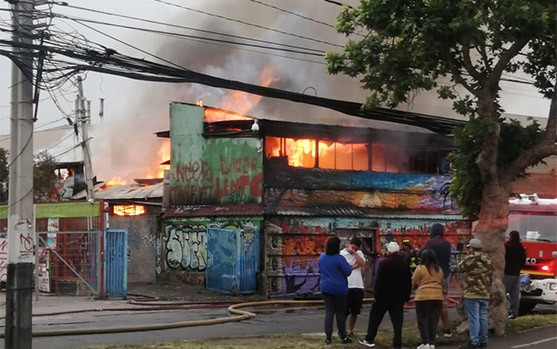INCENDIO AFECTO A LOCAL COMERCIAL EN PAJARITOS