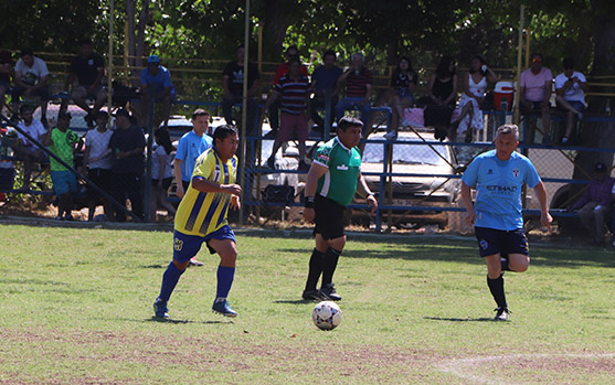 CANDELARIA IMPIDIO CELEBRACION DEL SENIOR “D” DE FLORIDA