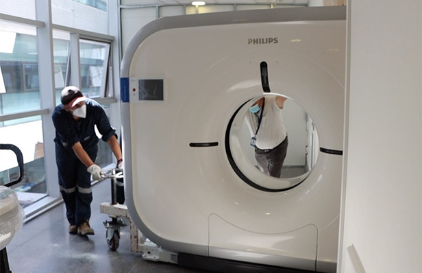 NUEVO SCANNER LLEGA AL HOSPITAL EL CARMEN