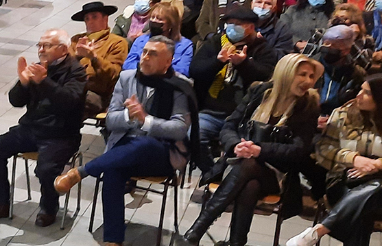 VITTORI SE REUNE CON VECINOS