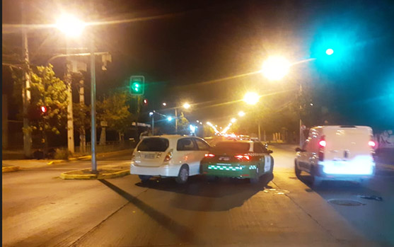 CARRO POLICIAL SE VE INVOLUCRADO EN UNA COLISION