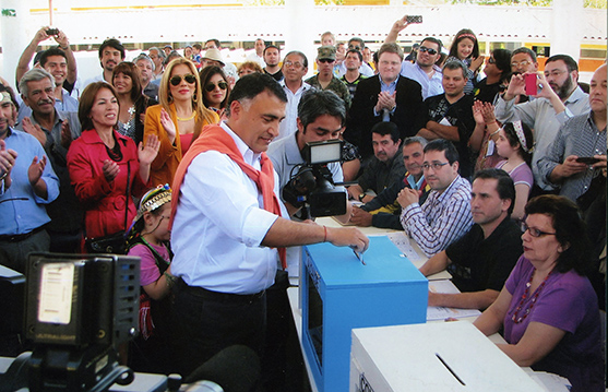 VITTORI RECOLECTA FIRMAS PARA SER CANDIDATO A ALCALDE