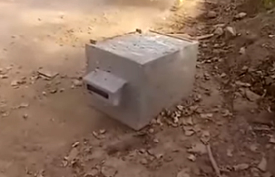 ENCUENTRAN CAJA FUERTE EN UNA CALLE RURAL