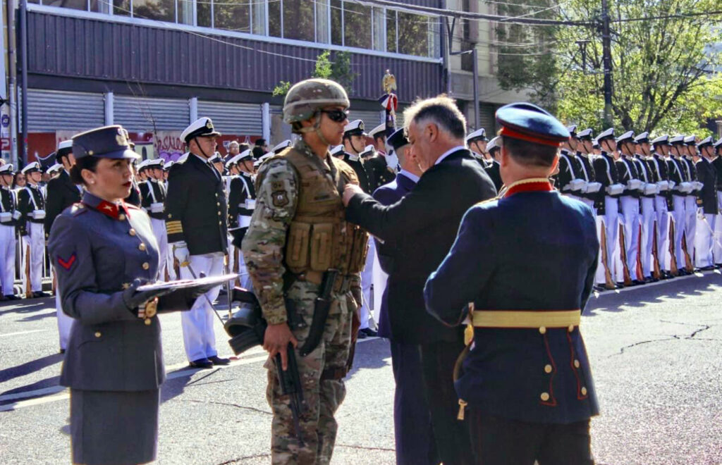 Ejército de Chile condecora a soldados conscriptos con Medalla “18 Septiembre”