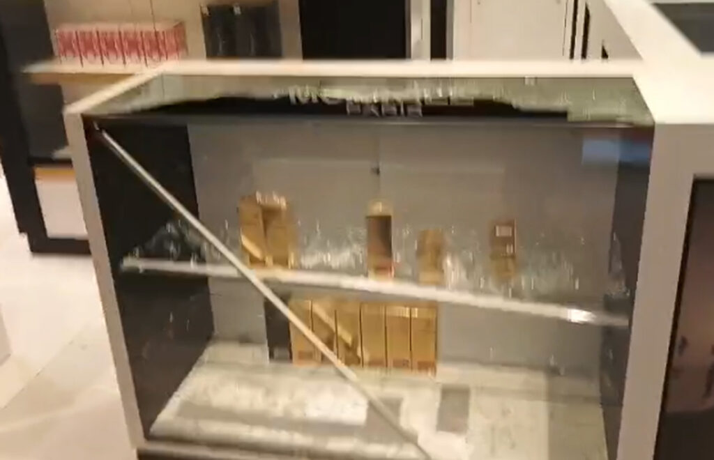 ROBAN PERFUMES Y LENTES EN ASALTO A TIENDA RIPLEY