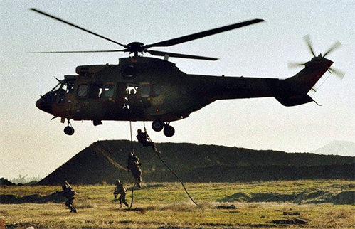 Nuevos especialistas egresan del Curso de Comandos 2025