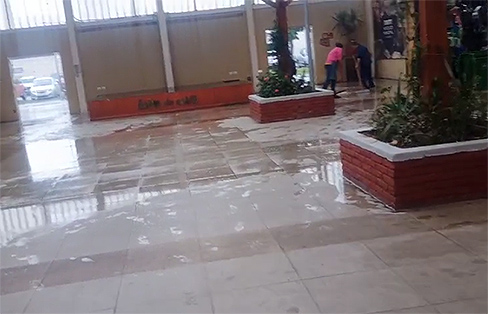 MERCADO MUNICIPAL: CINCO AÑOS INUNDANDOSE